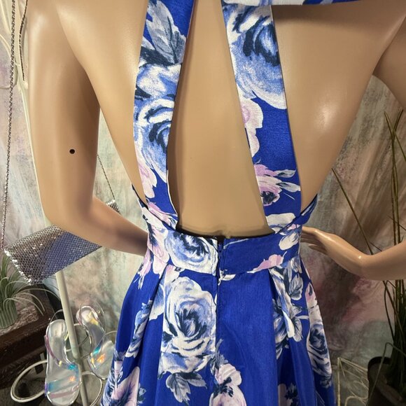 📌When The Back Is Just As Beautiful As The Front Floral Prom - Formal Gown - Picture 10 of 16